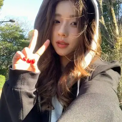谭玲